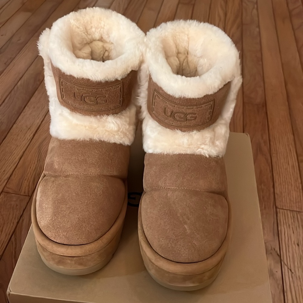 UGG® Classic Chillapeak Genuine Shearling
Trimmed Boot - Picture 5 of 16